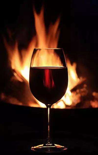 红葡萄酒也能治感冒？